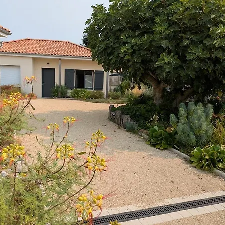 Detente Et Entre Et Marais *